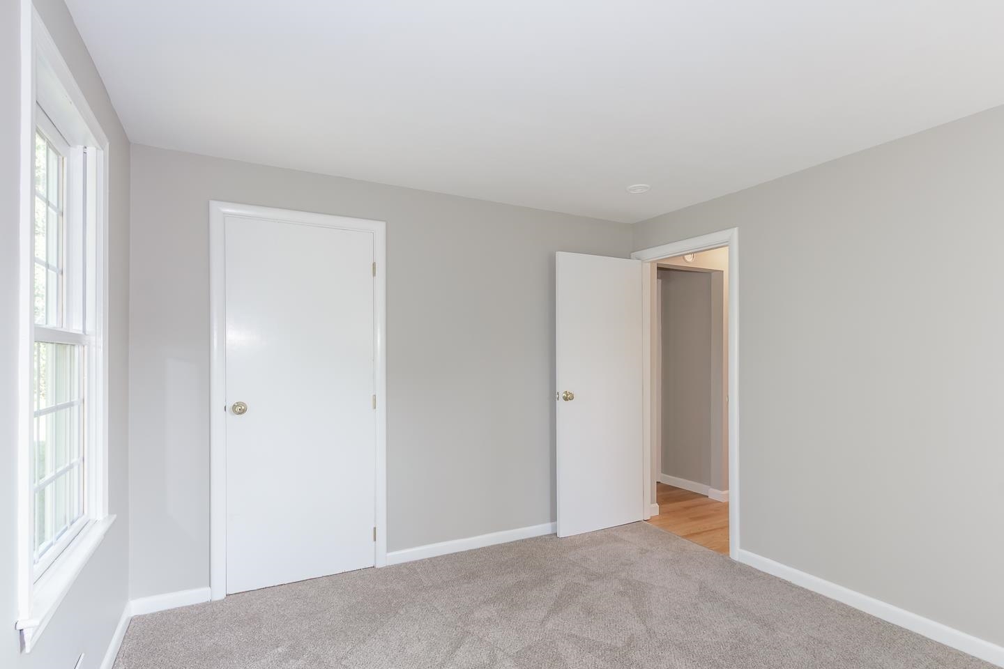 Londonderry, New Hampshire 03053, United States, 5 Bedrooms Bedrooms, ,2 BathroomsBathrooms,Residential,Active,191568