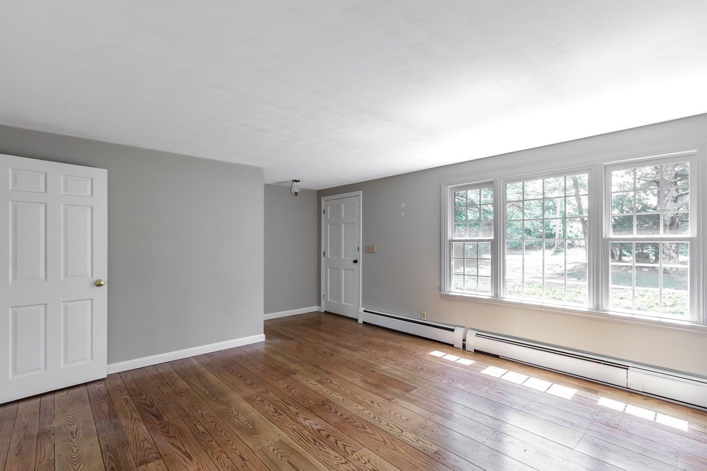 Londonderry, New Hampshire 03053, United States, 5 Bedrooms Bedrooms, ,2 BathroomsBathrooms,Residential,Active,191568