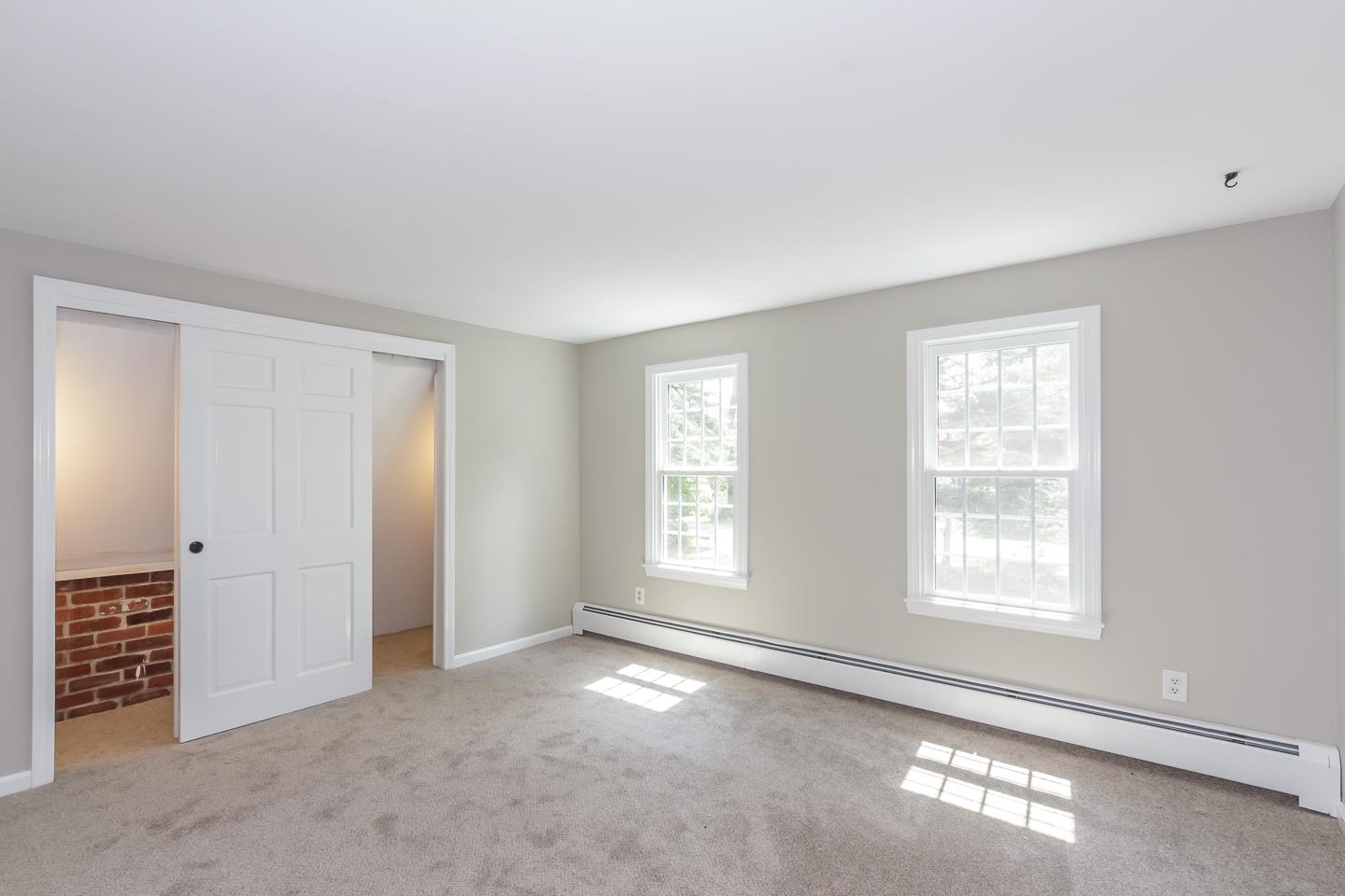 Londonderry, New Hampshire 03053, United States, 5 Bedrooms Bedrooms, ,2 BathroomsBathrooms,Residential,Active,191568