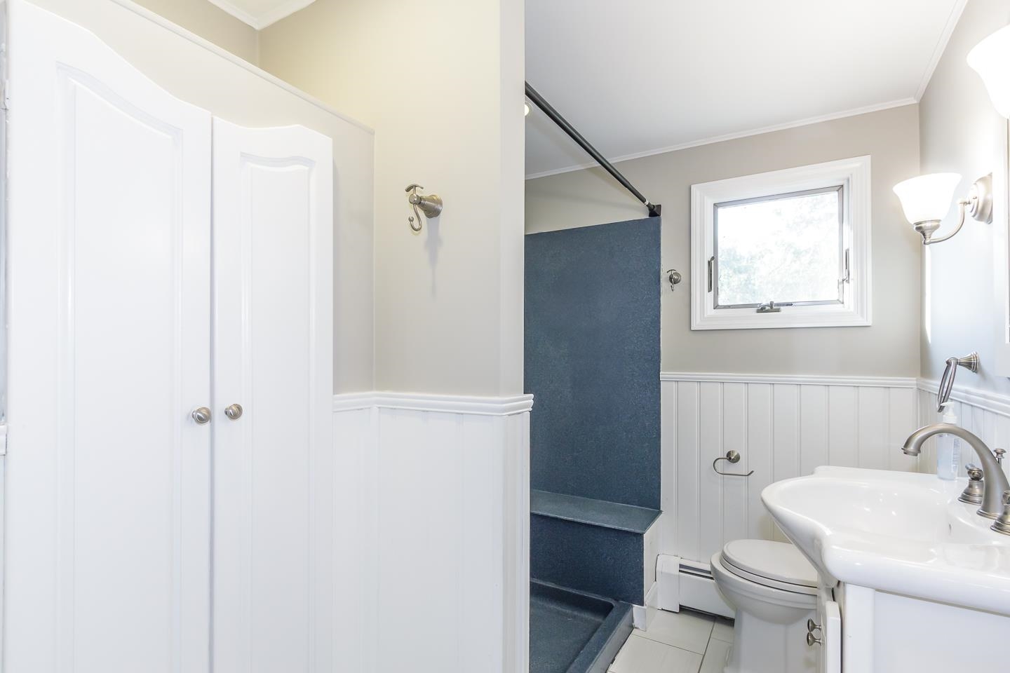 Londonderry, New Hampshire 03053, United States, 5 Bedrooms Bedrooms, ,2 BathroomsBathrooms,Residential,Active,191568