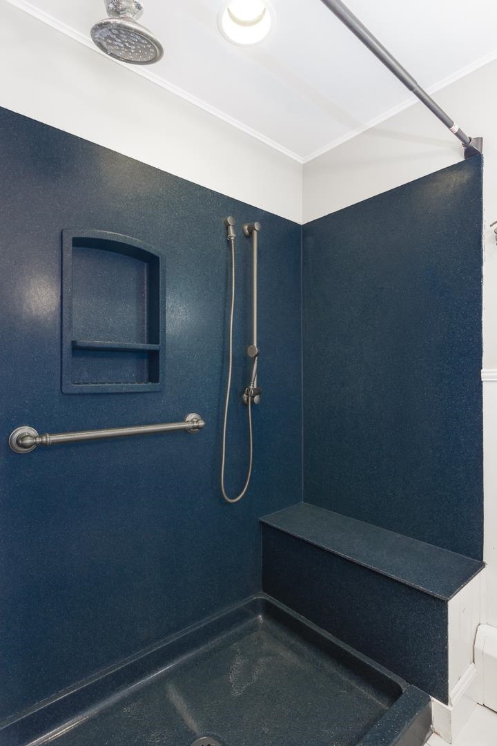 Londonderry, New Hampshire 03053, United States, 5 Bedrooms Bedrooms, ,2 BathroomsBathrooms,Residential,Active,191568