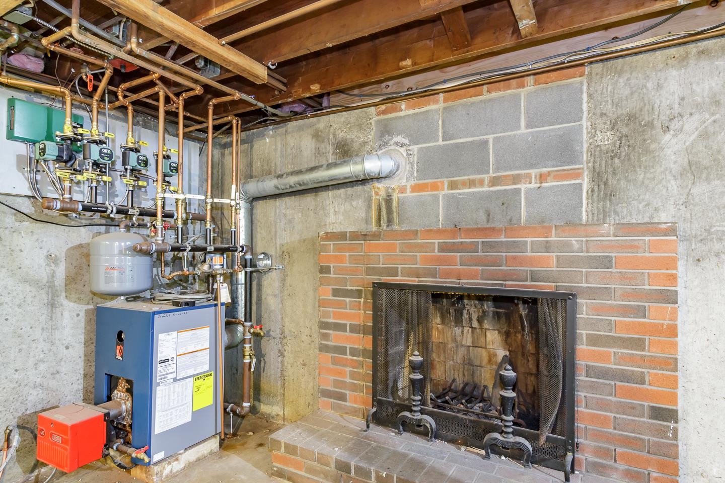 Londonderry, New Hampshire 03053, United States, 5 Bedrooms Bedrooms, ,2 BathroomsBathrooms,Residential,Active,191568