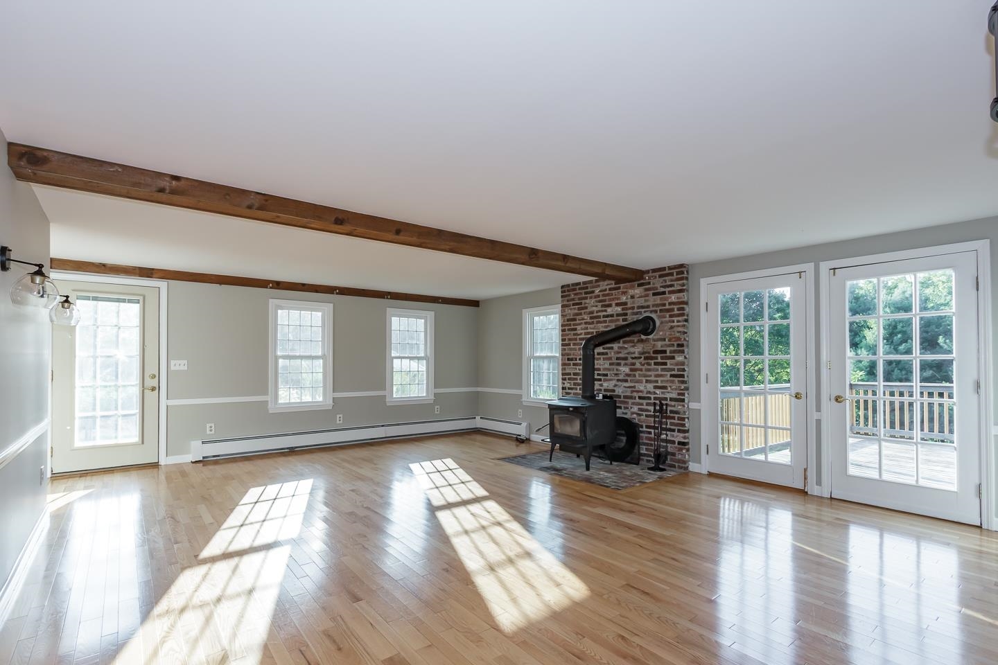 Londonderry, New Hampshire 03053, United States, 5 Bedrooms Bedrooms, ,2 BathroomsBathrooms,Residential,Active,191568