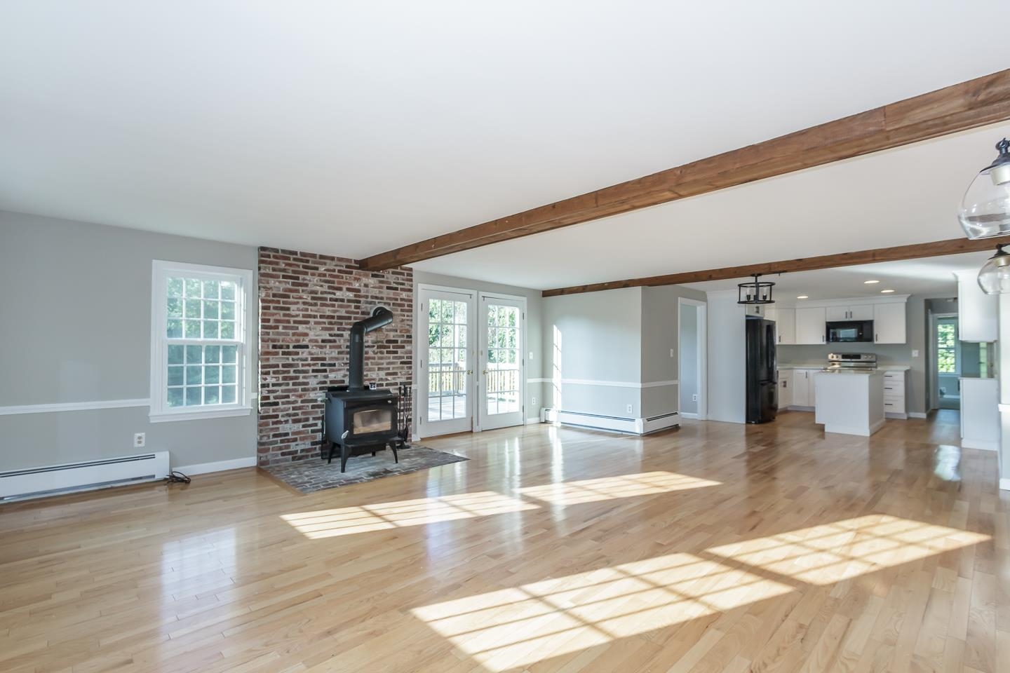 Londonderry, New Hampshire 03053, United States, 5 Bedrooms Bedrooms, ,2 BathroomsBathrooms,Residential,Active,191568