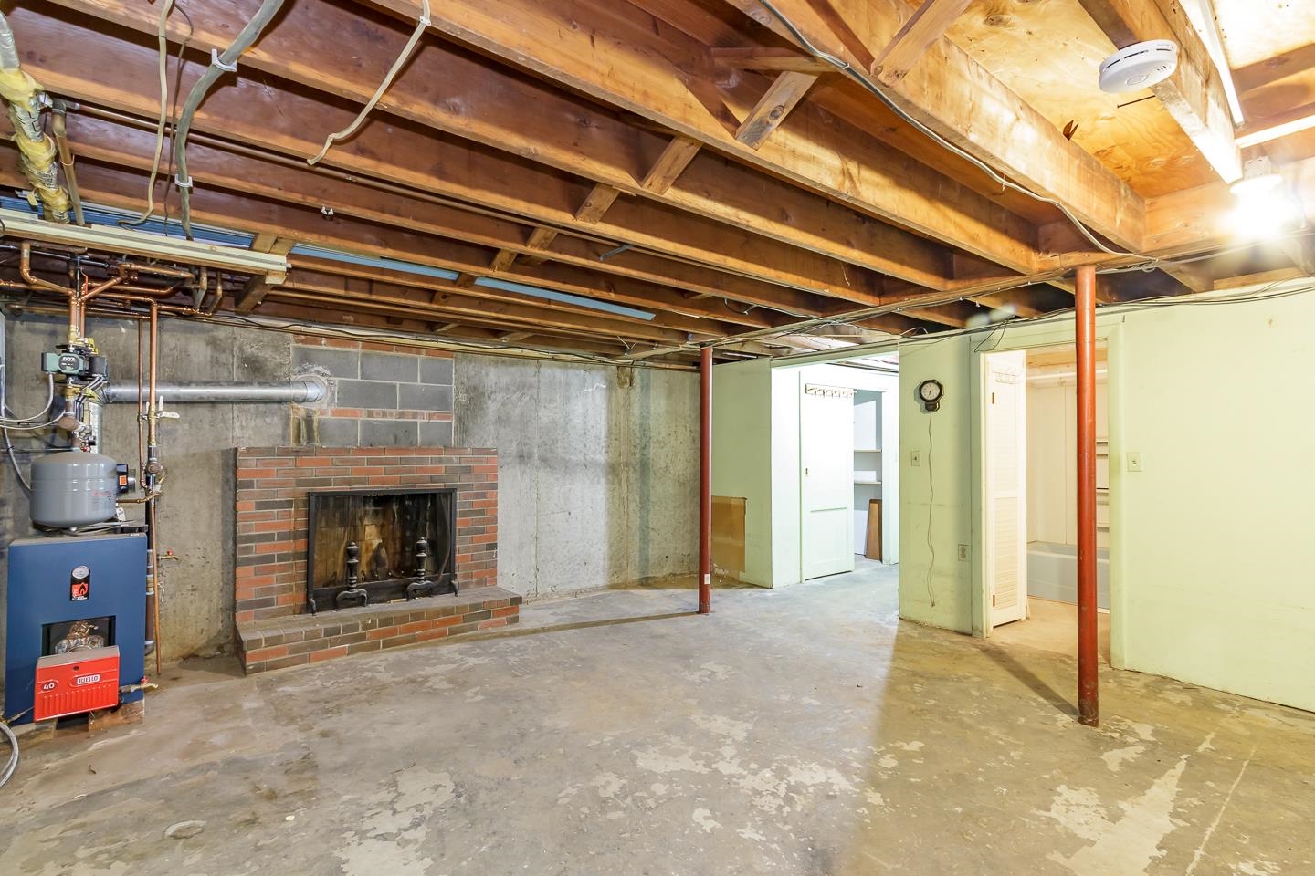 Londonderry, New Hampshire 03053, United States, 5 Bedrooms Bedrooms, ,2 BathroomsBathrooms,Residential,Active,191568