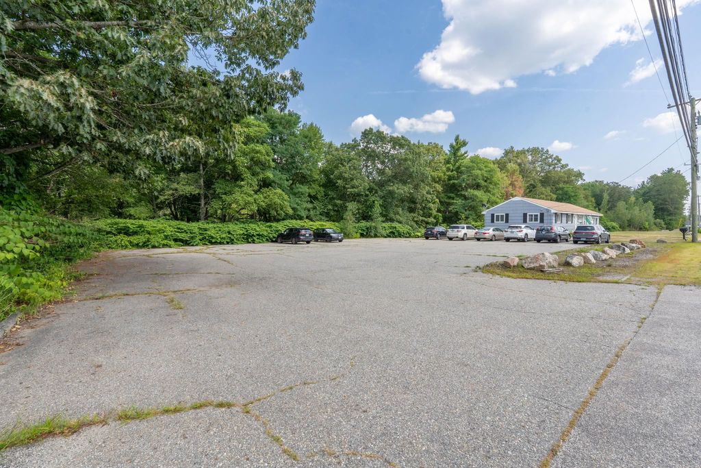 Photo of 9 Londonderry Turnpike, Hooksett, NH 03106 (MLS # 5074152)