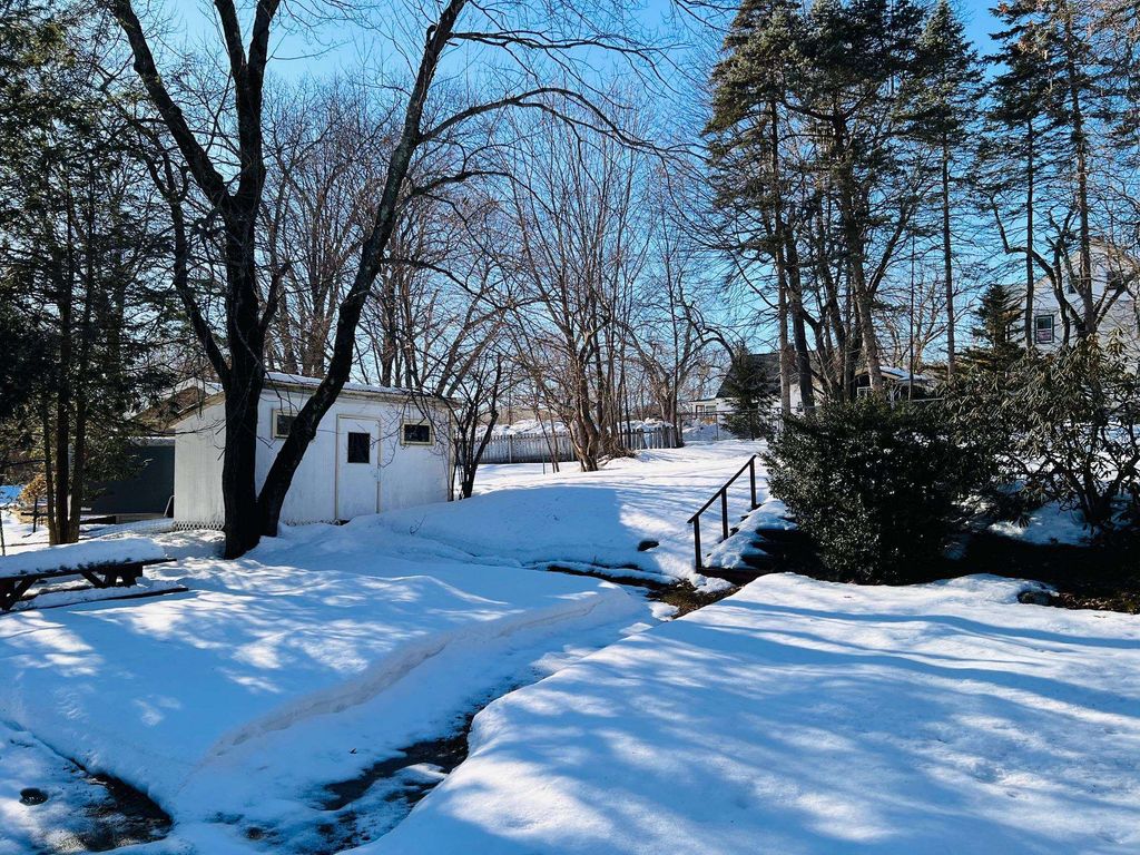 Photo of 34 School Street, Hudson, NH 03051 (MLS # 5078327)