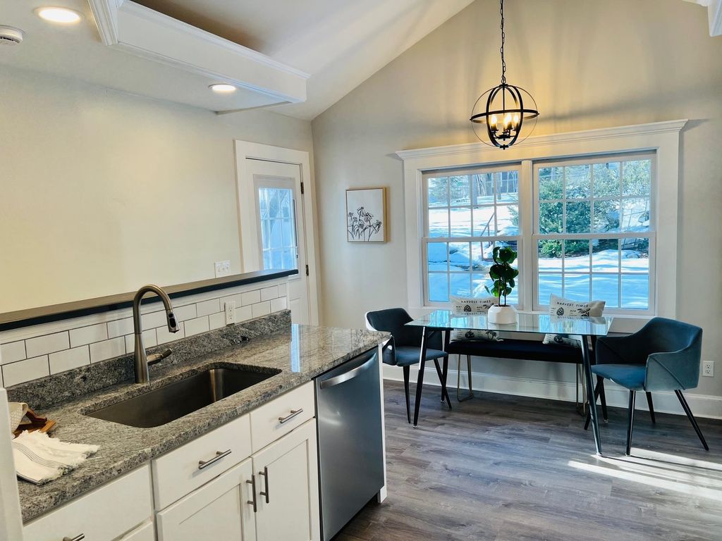 Photo of 34 School Street, Hudson, NH 03051 (MLS # 5078327)