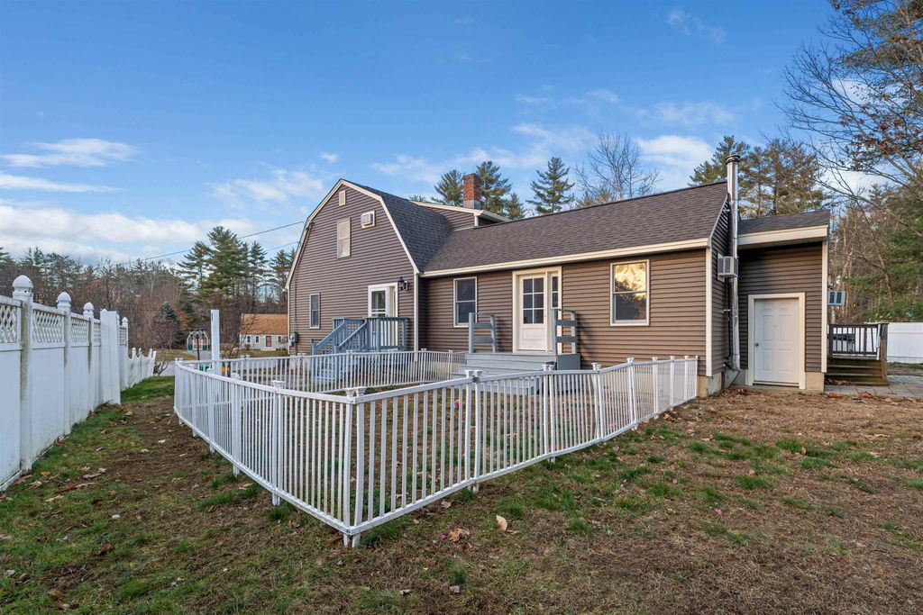 Photo of 9 Weeping Willow Drive, Rochester, NH 03867 (MLS # 5070650)