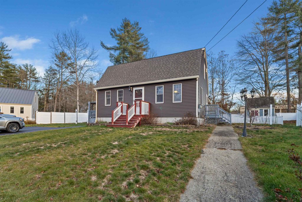 Photo of 9 Weeping Willow Drive, Rochester, NH 03867 (MLS # 5070650)