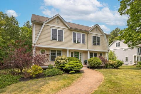27 Chisholm Farm Drive Stratham NH 03885
