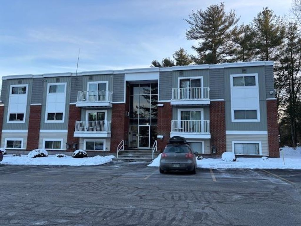 Photo of 131 Captiol Hill Drive, Londonderry, NH 03053 (MLS # 5071925)