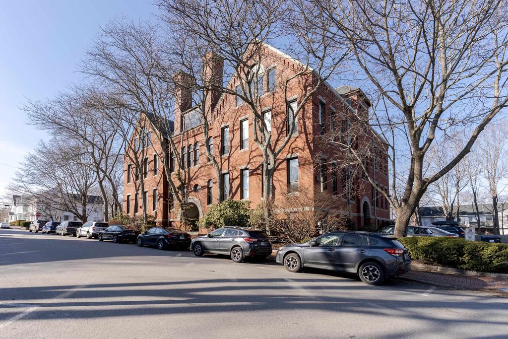 Photo of 609 State Street #7, Portsmouth, NH 03801 (MLS # 5074012)