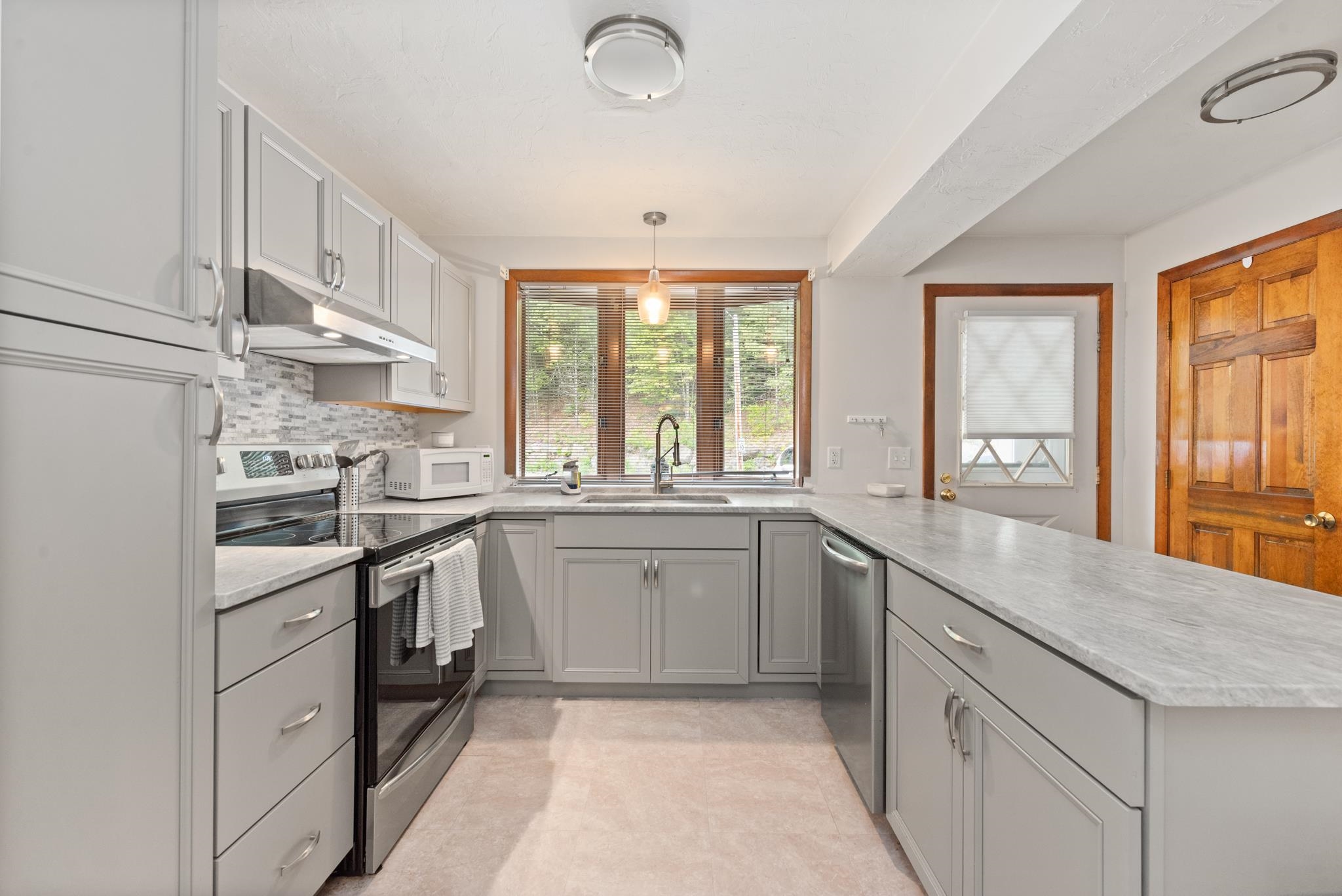 11 Village West Drive 5