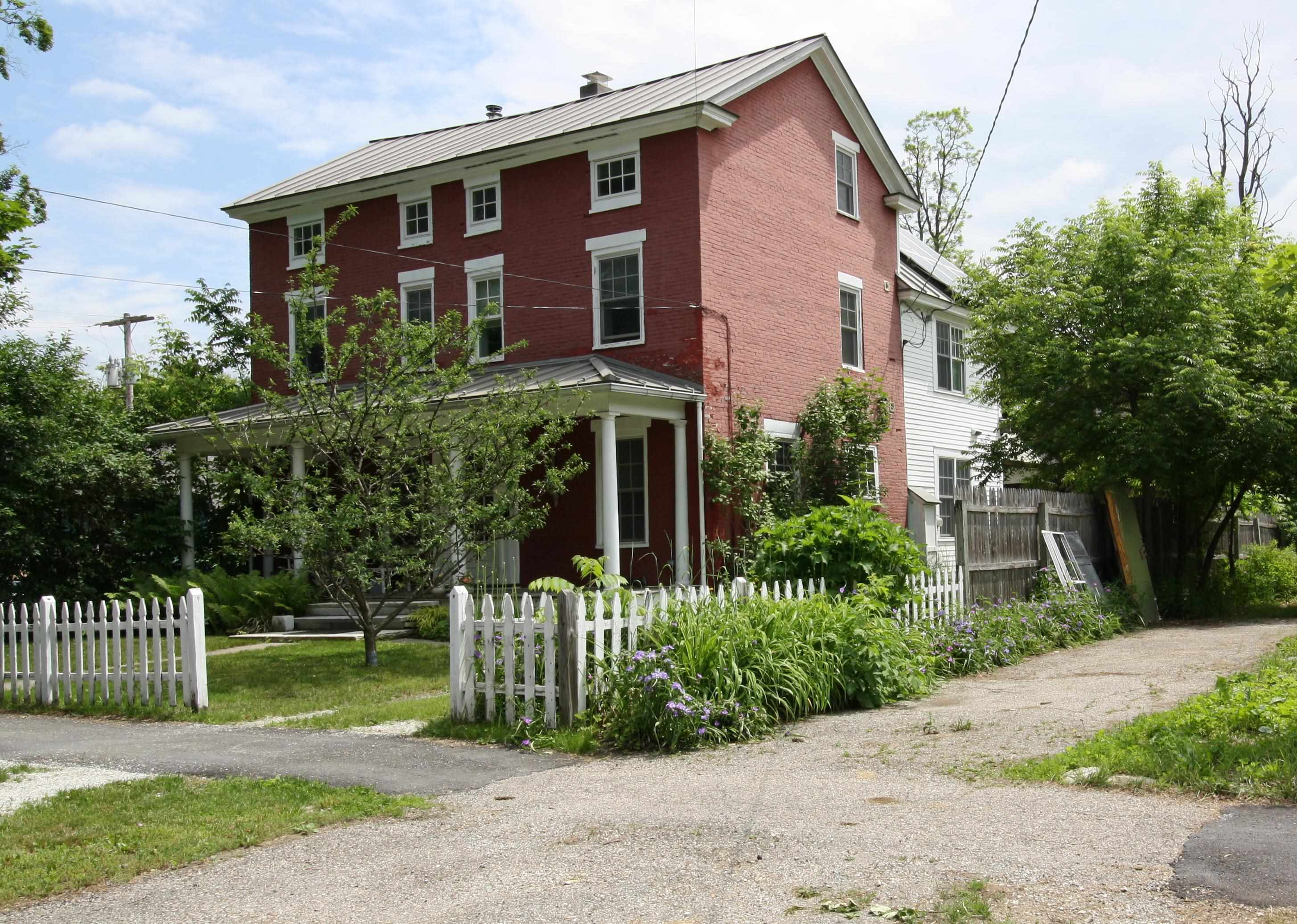 8 Pearl Street