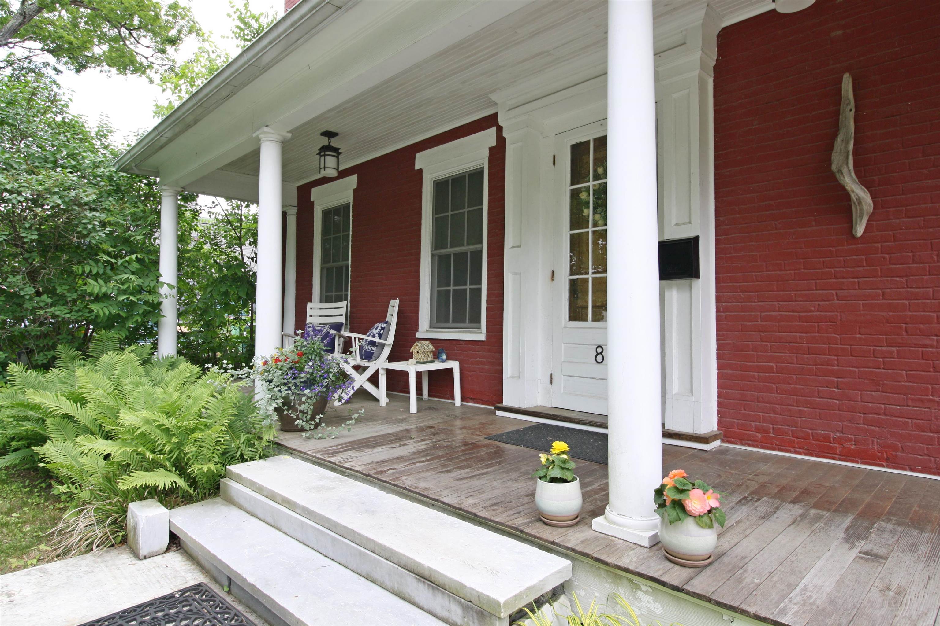 8 Pearl Street