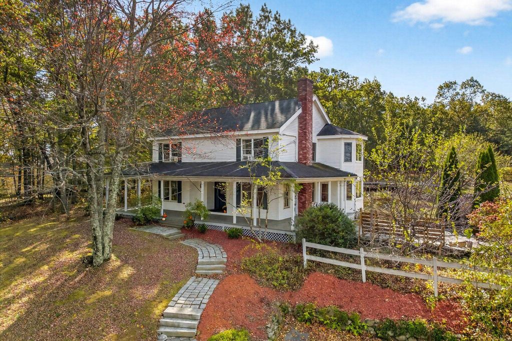 Photo of 80 Peaslee Road, Merrimack, NH 03054 (MLS # 5066920)