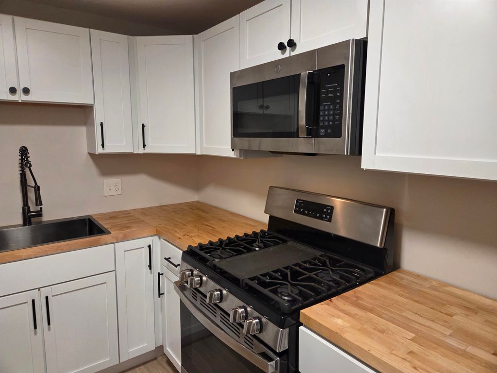 Photo of 136 Mammoth Road #25, Hooksett, NH 03106 (MLS # 5071460)