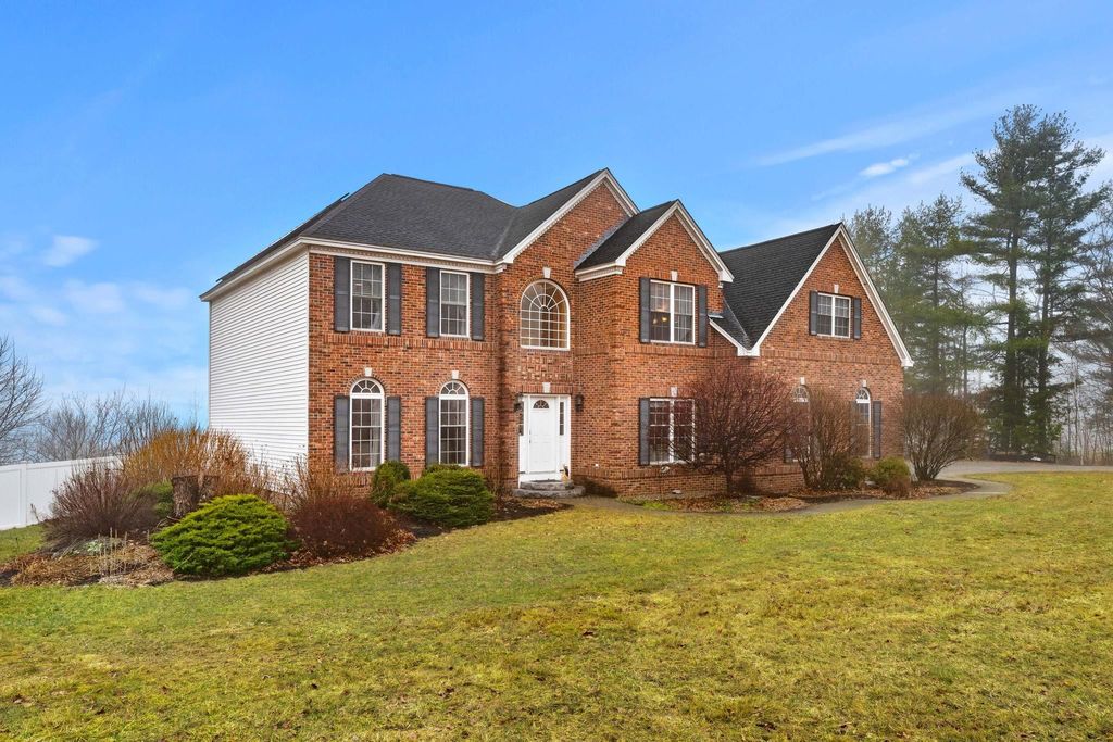 Photo of 115 Roosevelt Road, Weare, NH 03281 (MLS # 5081177)