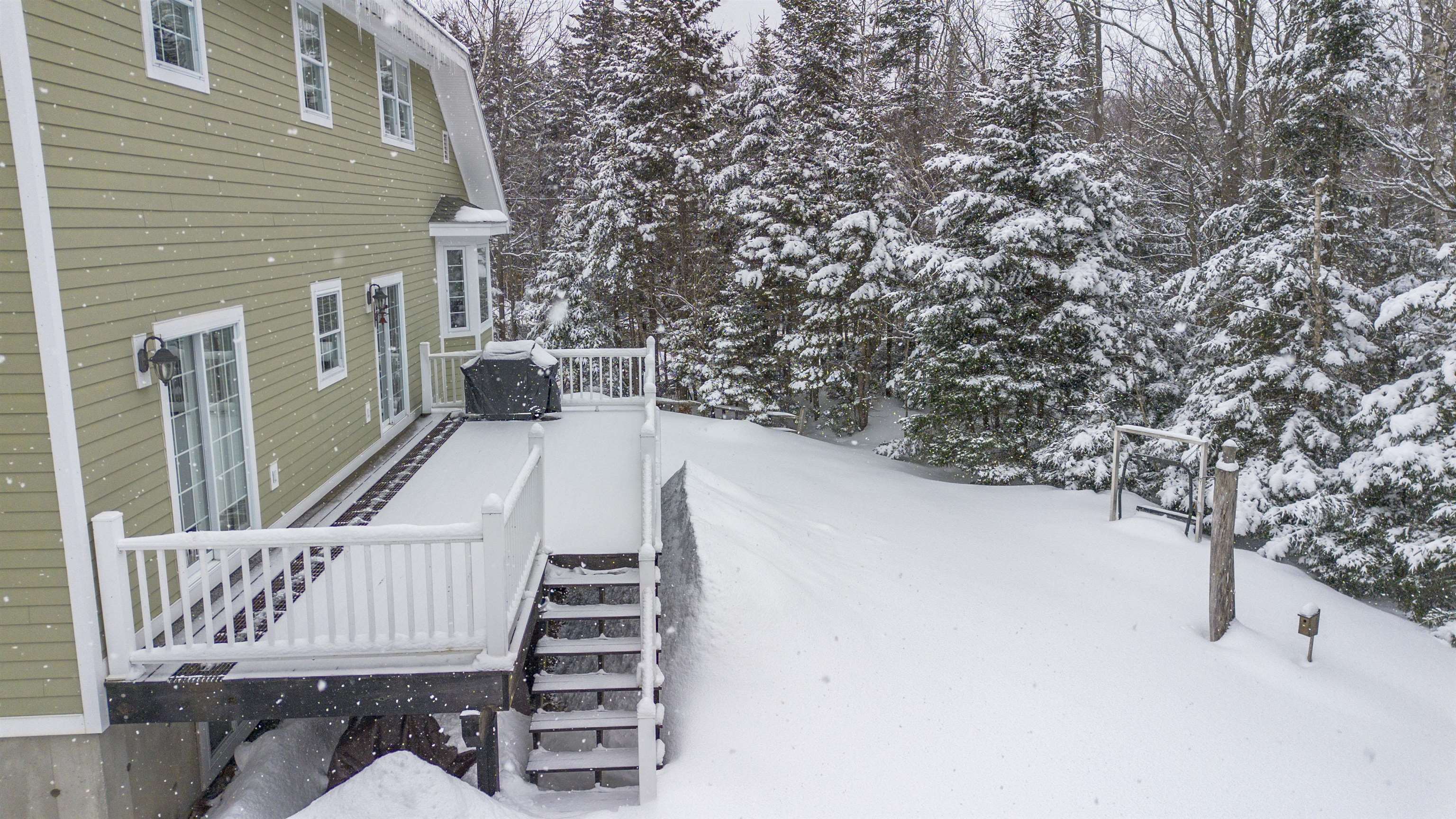 1 Lower Highlands Road