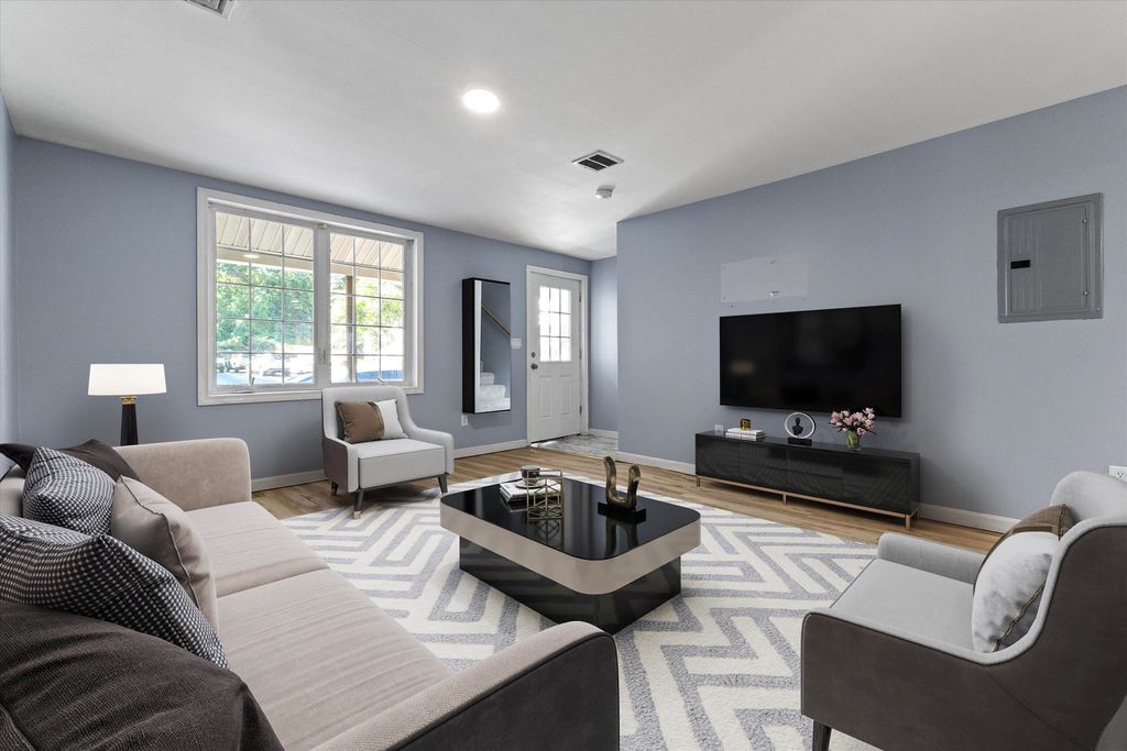 Photo of 33 W. Elmhurst Avenue #B, Manchester, NH 03103 (MLS # 5060404)