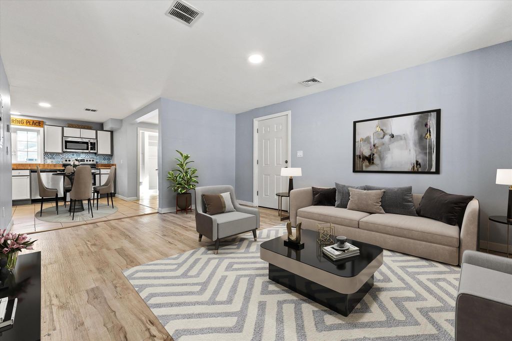 Photo of 33 W. Elmhurst Avenue #B, Manchester, NH 03103 (MLS # 5060404)