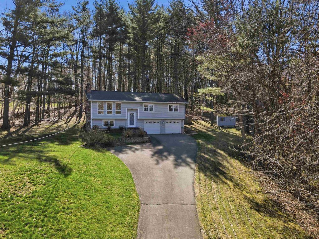 Photo of 21 Brook Drive, Hudson, NH 03051 (MLS # 5084992)