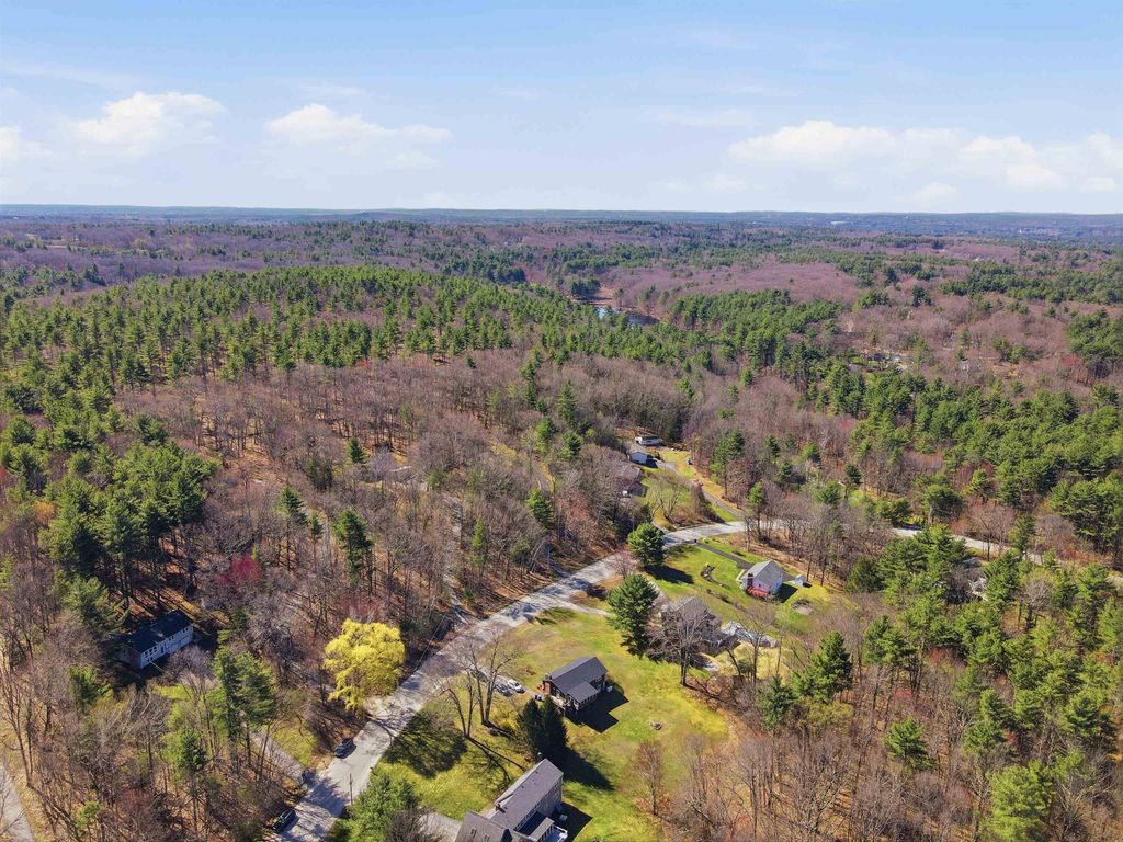 Photo of 21 Brook Drive, Hudson, NH 03051 (MLS # 5084992)