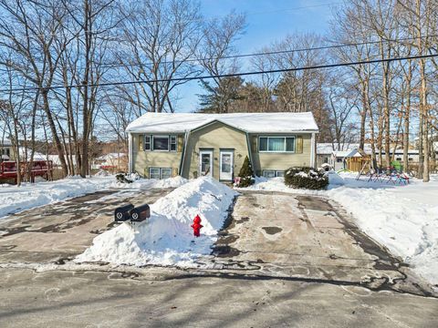 Photo of 41 Derryfield Road, Derry, NH 03038 (MLS # 5075794)