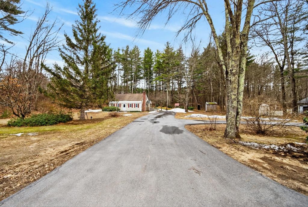 Photo of 36 Bedford Road, Merrimack, NH 03054 (MLS # 5081950)