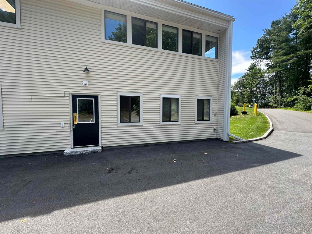 Photo of 380 Harvey Road #B, Manchester, NH 03103 (MLS # 5049451)