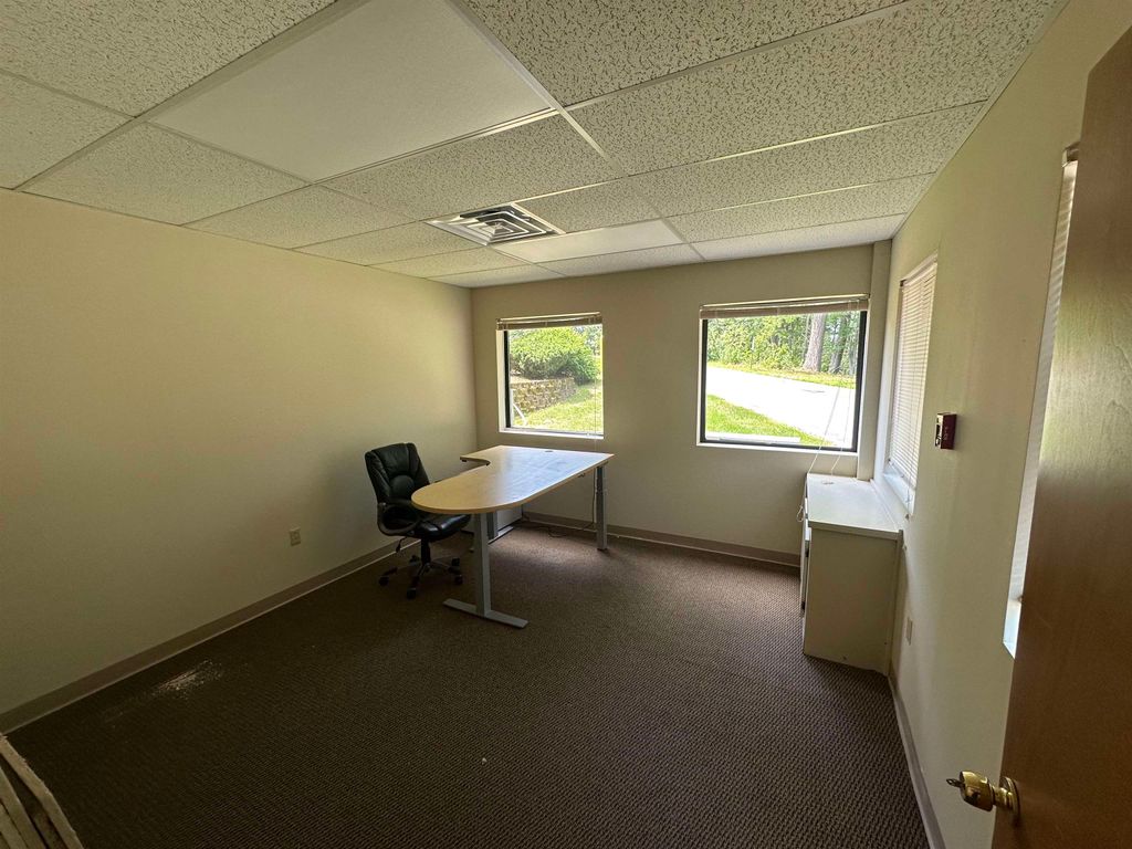 Photo of 380 Harvey Road #B, Manchester, NH 03103 (MLS # 5049451)