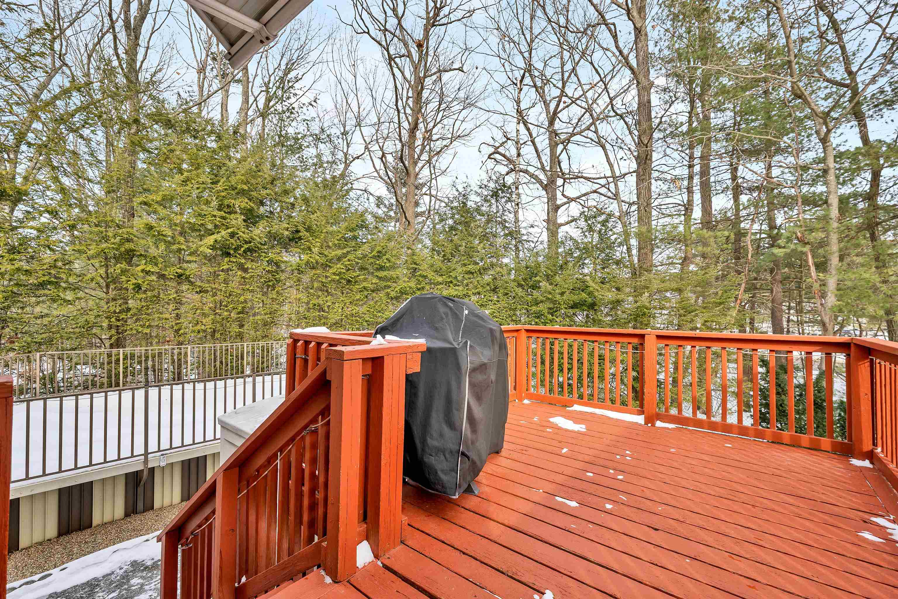 Manchester, New Hampshire 03104, United States, 4 Bedrooms Bedrooms, ,3 BathroomsBathrooms,Residential,Pending,5540