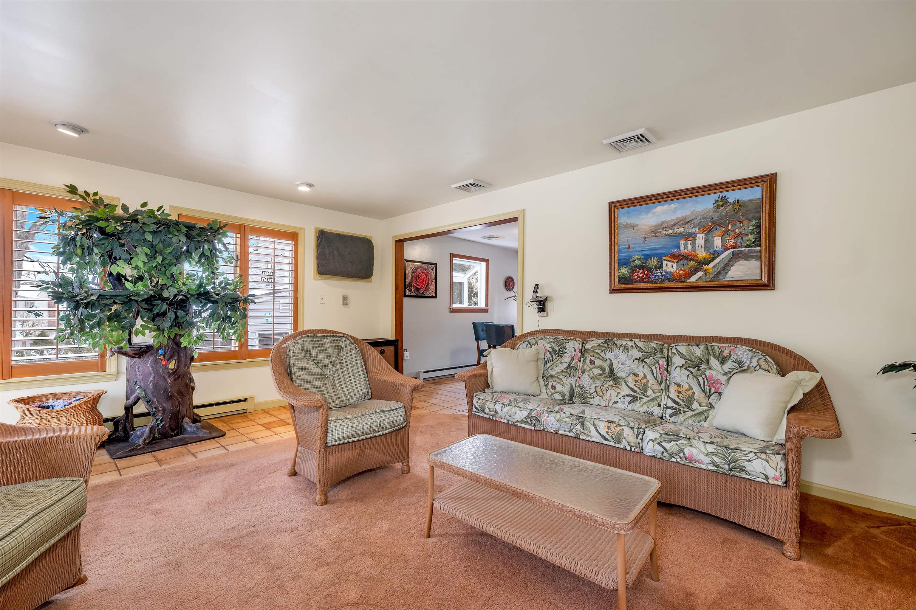 Manchester, New Hampshire 03104, United States, 4 Bedrooms Bedrooms, ,3 BathroomsBathrooms,Residential,Pending,5540