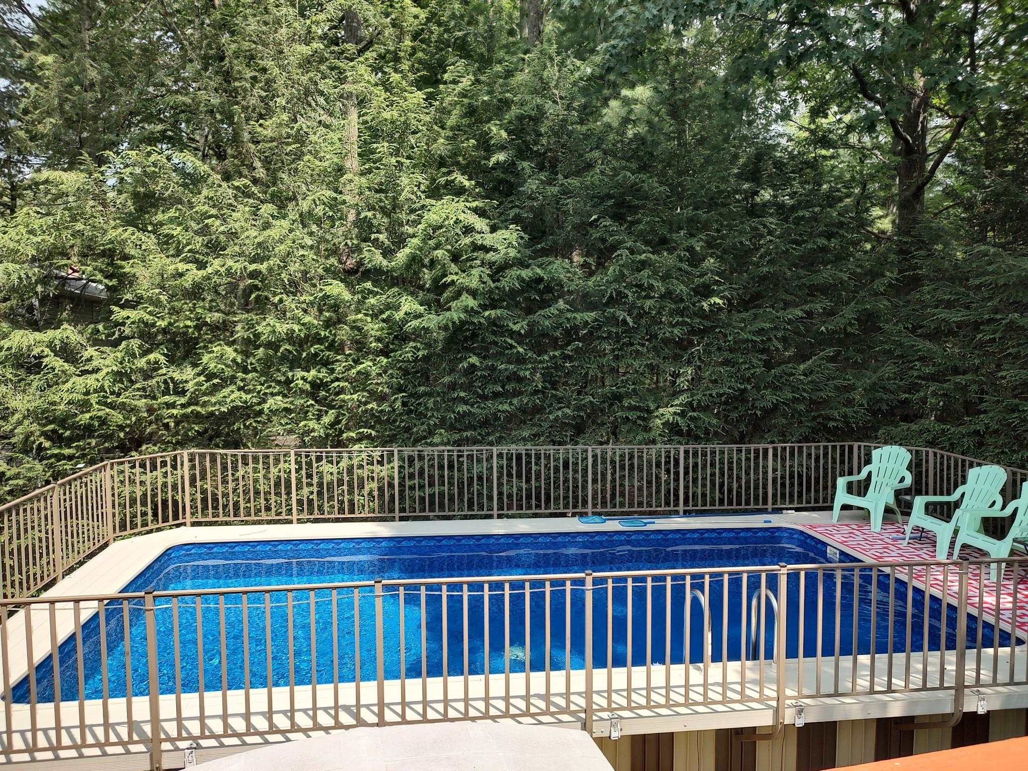 Manchester, New Hampshire 03104, United States, 4 Bedrooms Bedrooms, ,3 BathroomsBathrooms,Residential,Pending,5540