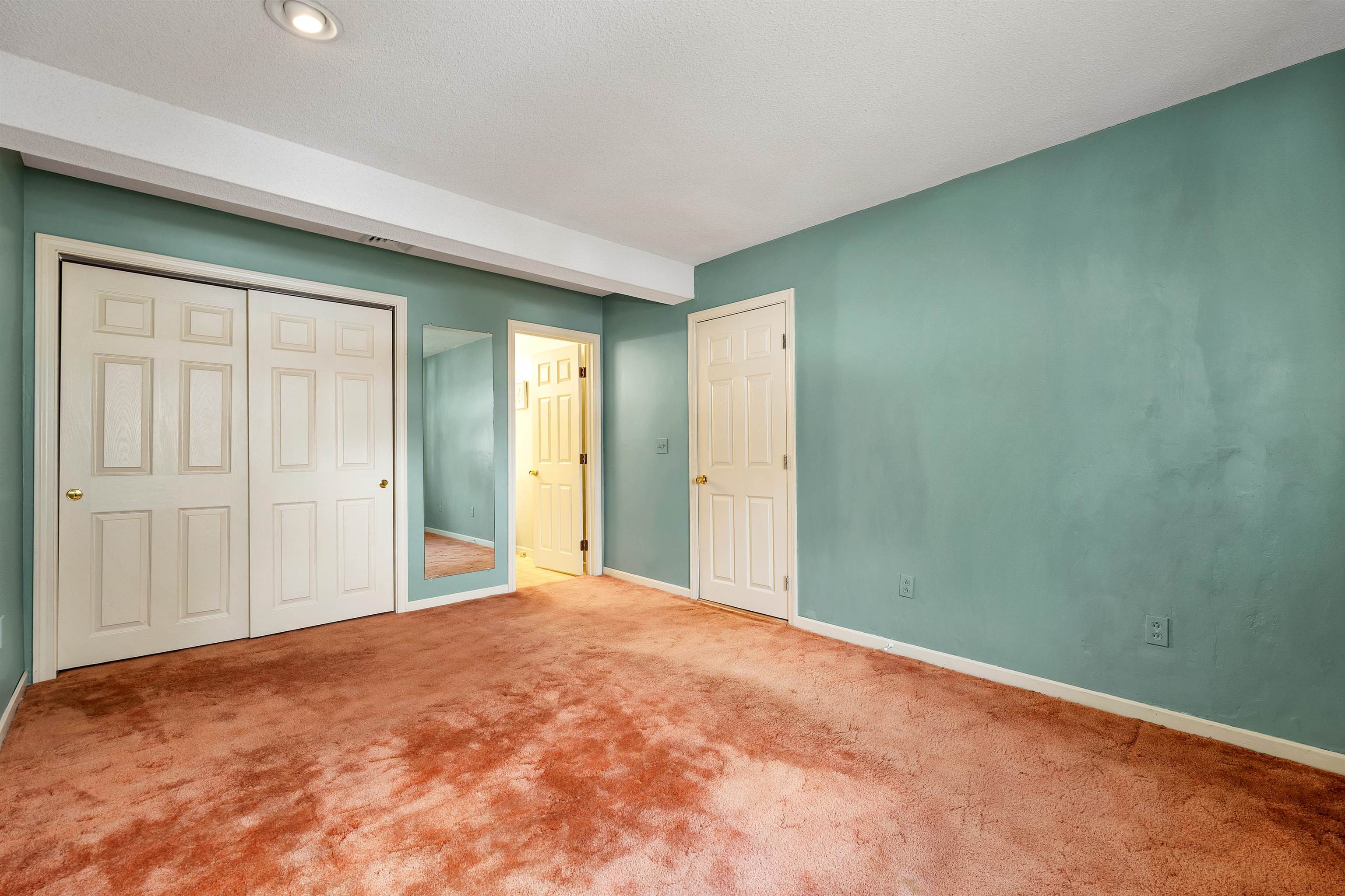 Manchester, New Hampshire 03104, United States, 4 Bedrooms Bedrooms, ,3 BathroomsBathrooms,Residential,Pending,5540