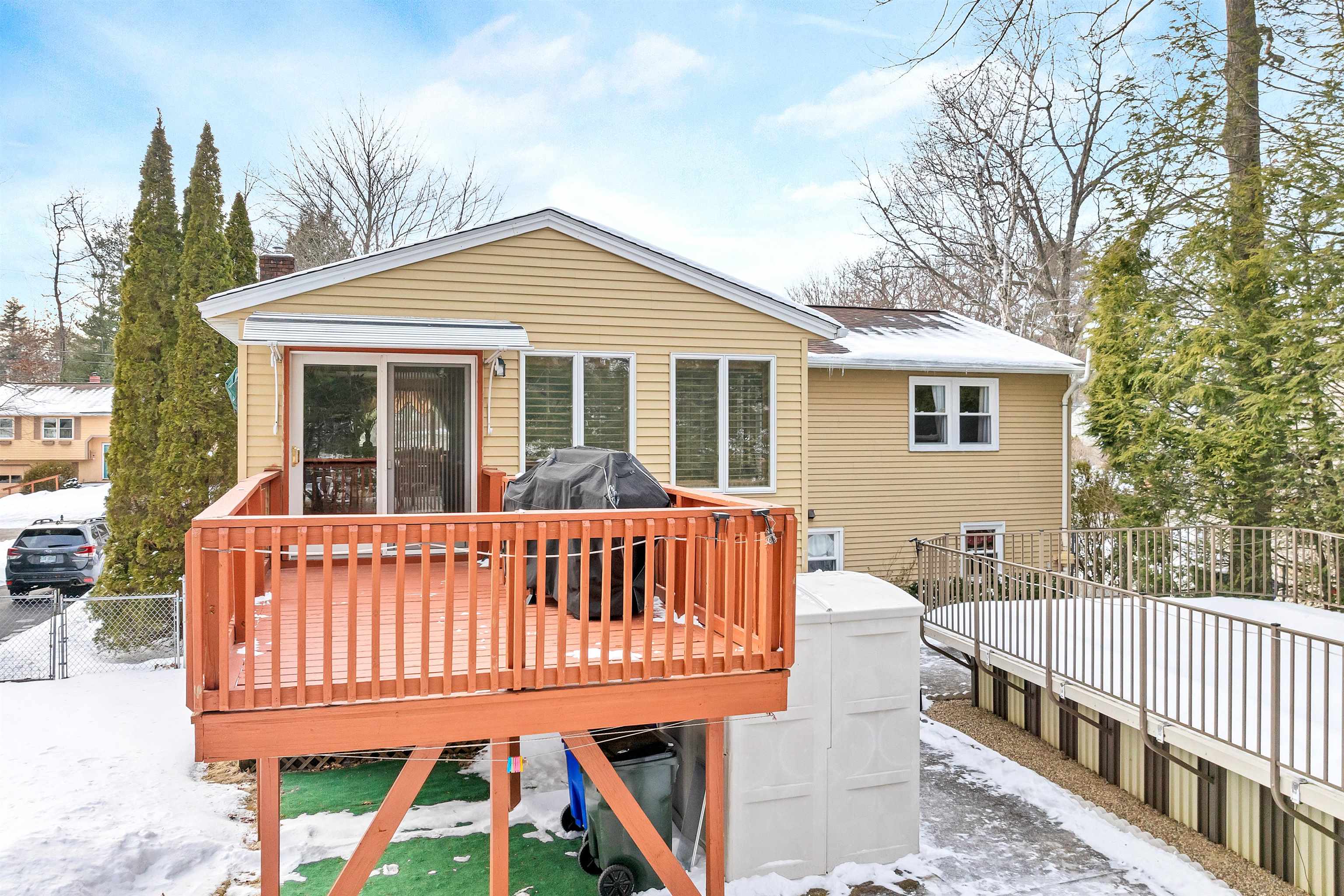 Manchester, New Hampshire 03104, United States, 4 Bedrooms Bedrooms, ,3 BathroomsBathrooms,Residential,Pending,5540