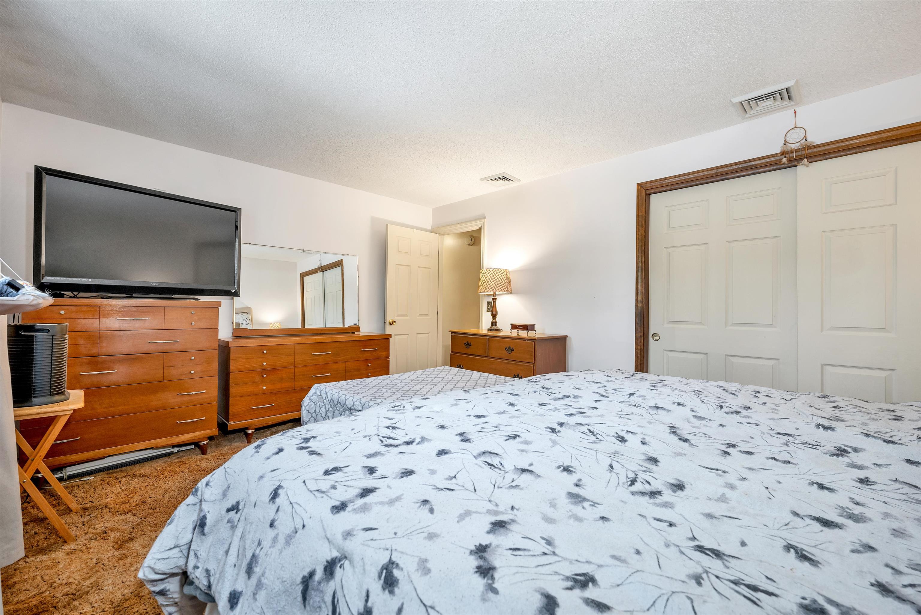 Manchester, New Hampshire 03104, United States, 4 Bedrooms Bedrooms, ,3 BathroomsBathrooms,Residential,Pending,5540