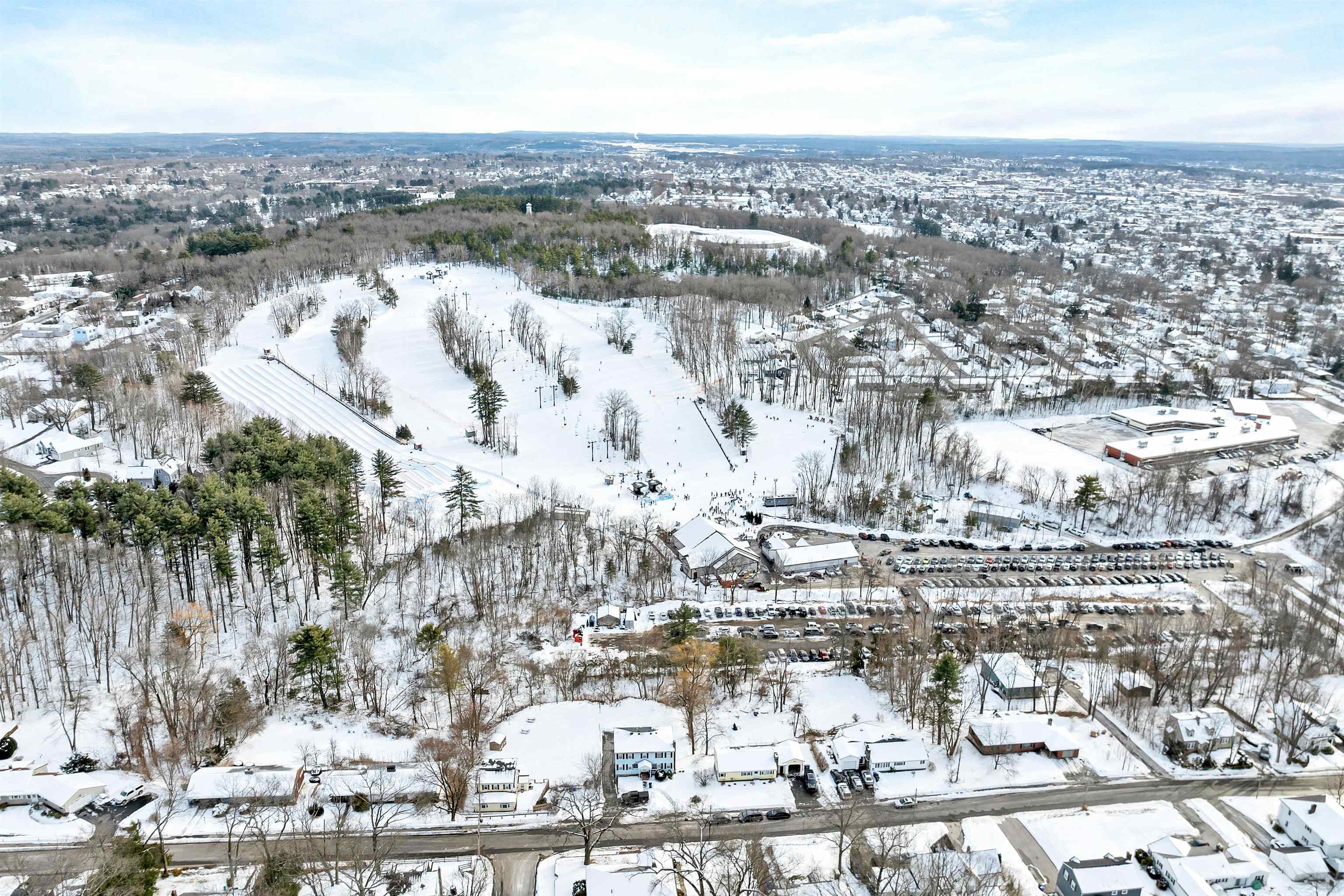 Manchester, New Hampshire 03104, United States, 4 Bedrooms Bedrooms, ,3 BathroomsBathrooms,Residential,Pending,5540