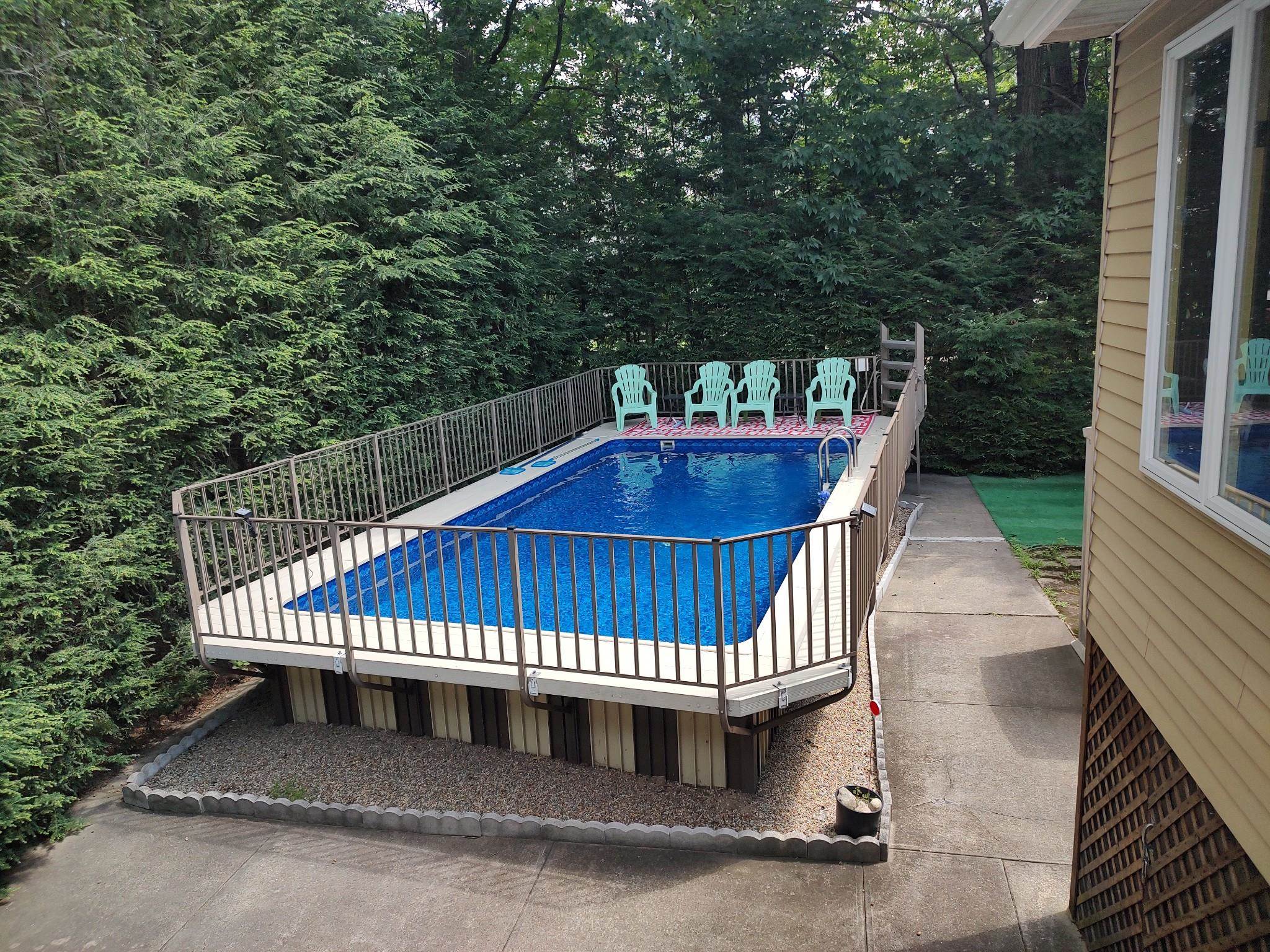 Manchester, New Hampshire 03104, United States, 4 Bedrooms Bedrooms, ,3 BathroomsBathrooms,Residential,Pending,5540