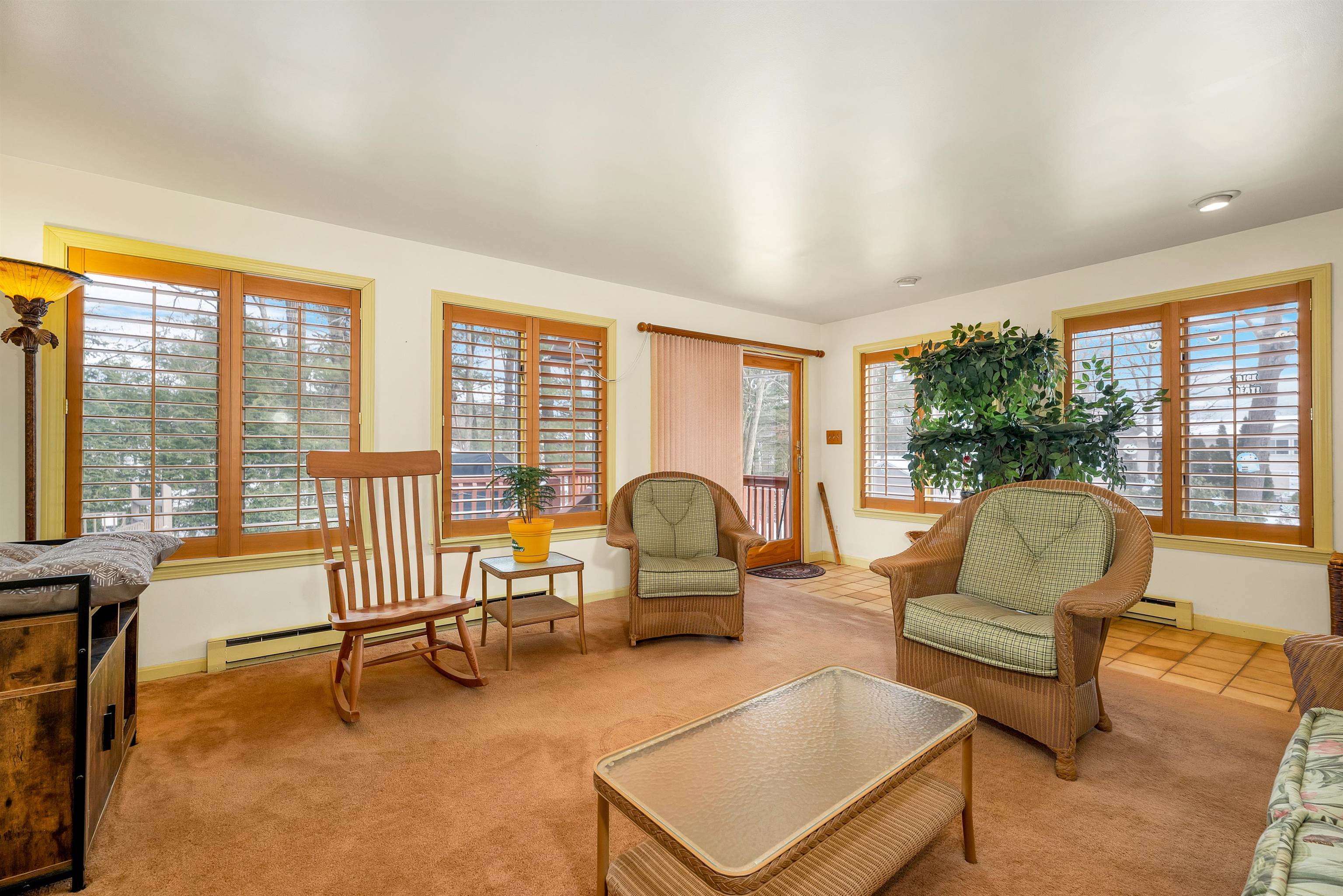 Manchester, New Hampshire 03104, United States, 4 Bedrooms Bedrooms, ,3 BathroomsBathrooms,Residential,Pending,5540