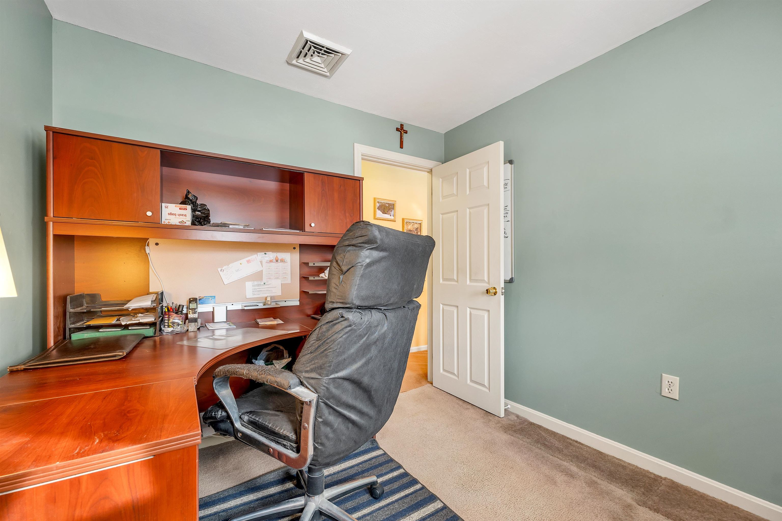 Manchester, New Hampshire 03104, United States, 4 Bedrooms Bedrooms, ,3 BathroomsBathrooms,Residential,Pending,5540