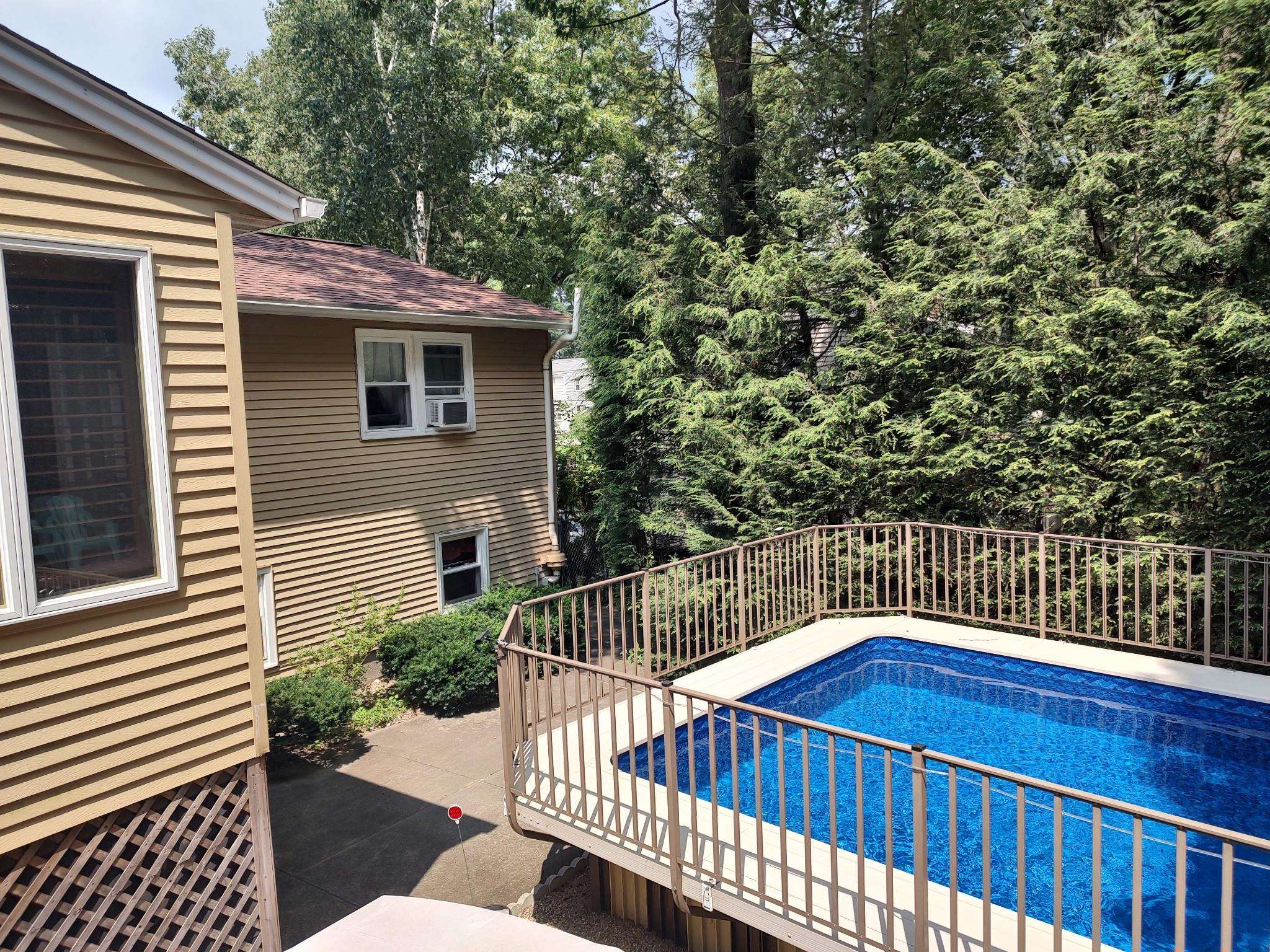 Manchester, New Hampshire 03104, United States, 4 Bedrooms Bedrooms, ,3 BathroomsBathrooms,Residential,Pending,5540