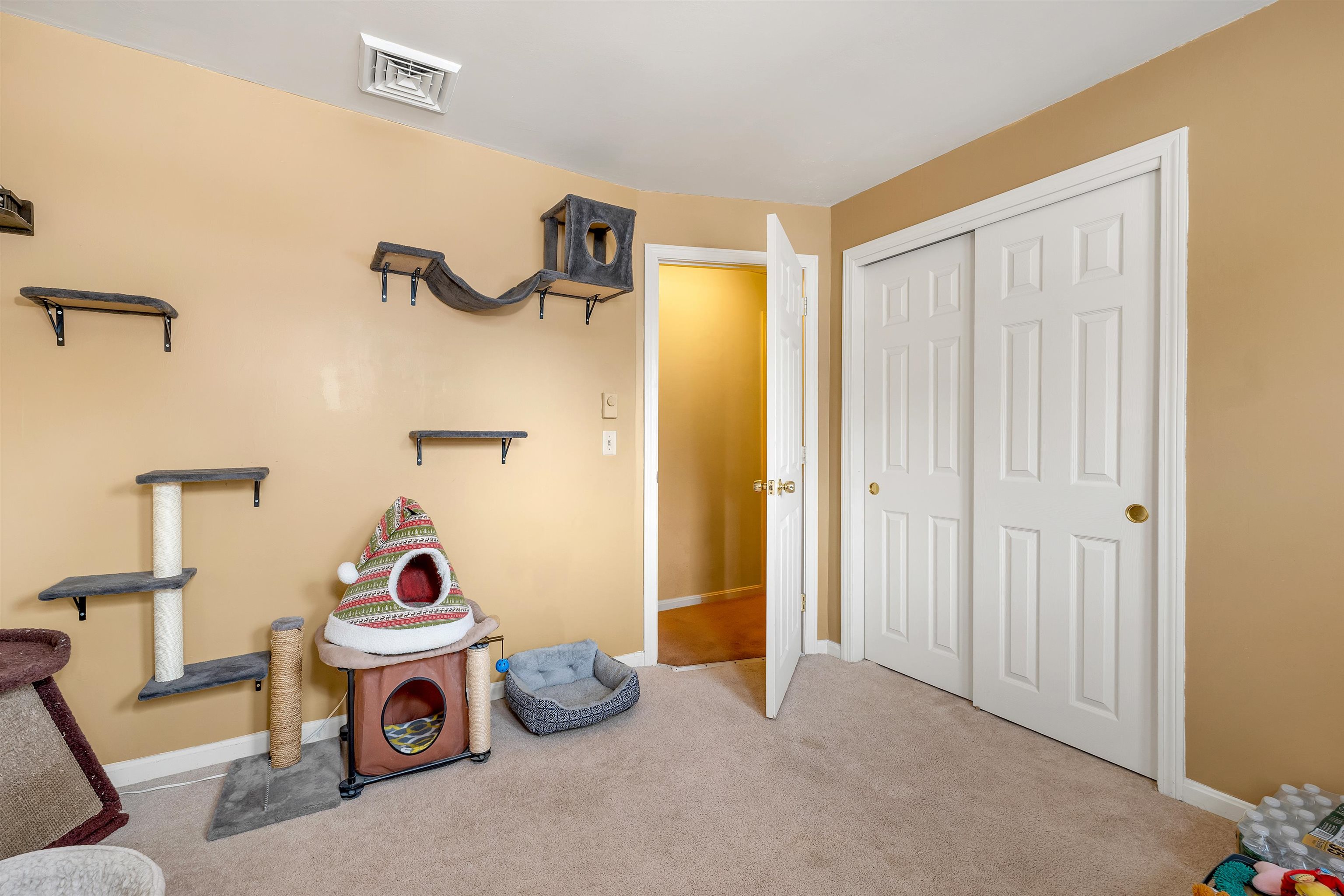 Manchester, New Hampshire 03104, United States, 4 Bedrooms Bedrooms, ,3 BathroomsBathrooms,Residential,Pending,5540