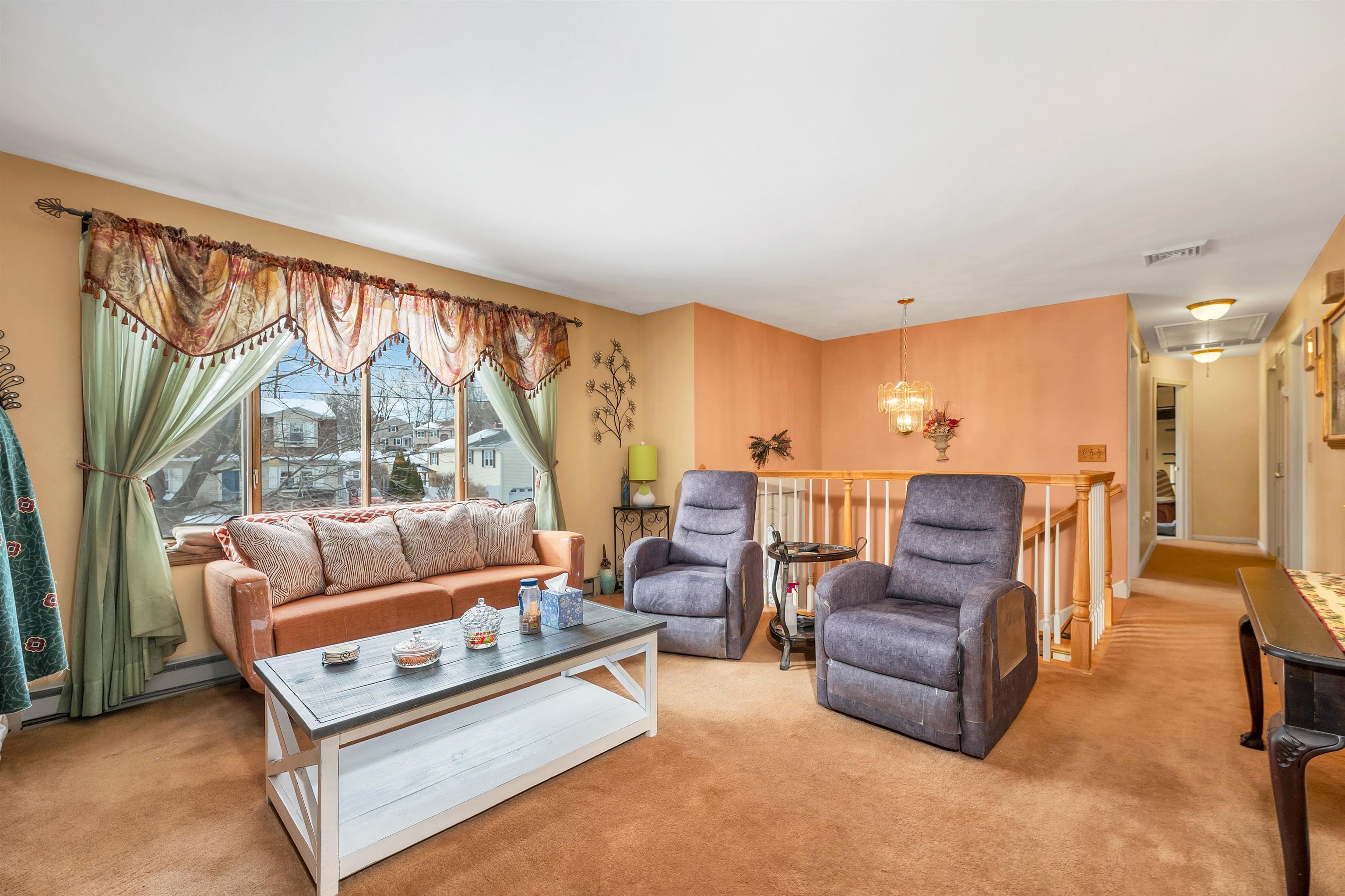 Manchester, New Hampshire 03104, United States, 4 Bedrooms Bedrooms, ,3 BathroomsBathrooms,Residential,Pending,5540