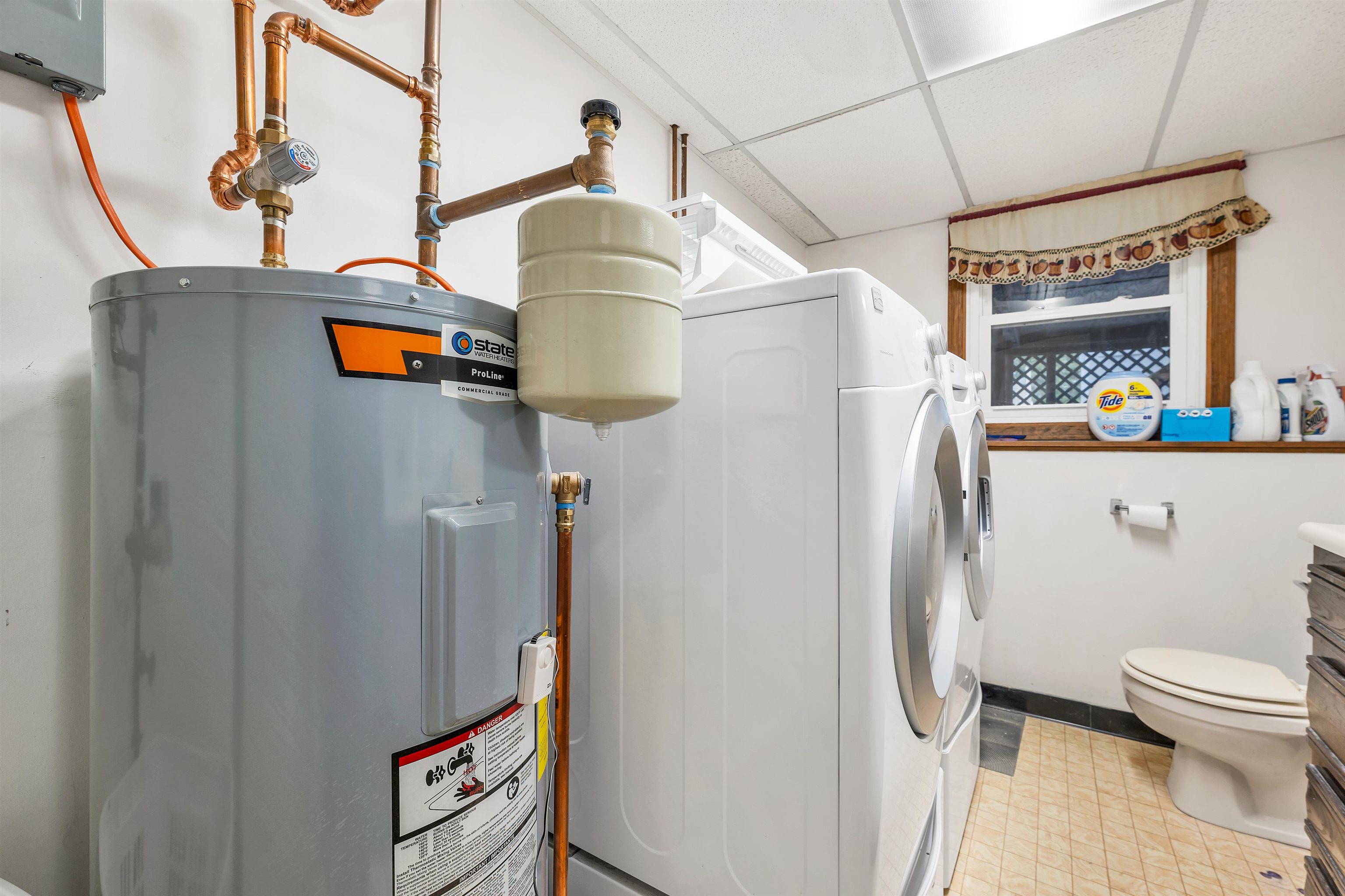 Manchester, New Hampshire 03104, United States, 4 Bedrooms Bedrooms, ,3 BathroomsBathrooms,Residential,Pending,5540