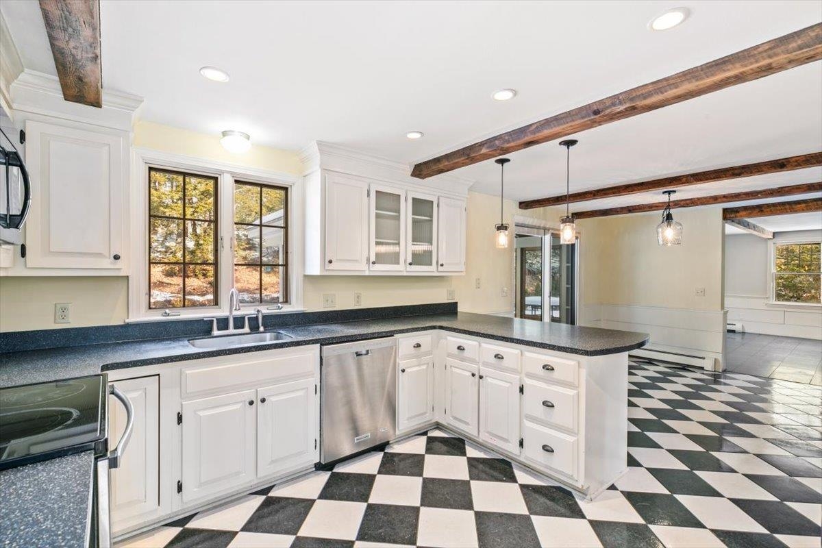 Fremont, New Hampshire 03044, United States, 3 Bedrooms Bedrooms, ,2 BathroomsBathrooms,Residential,Pending,8850