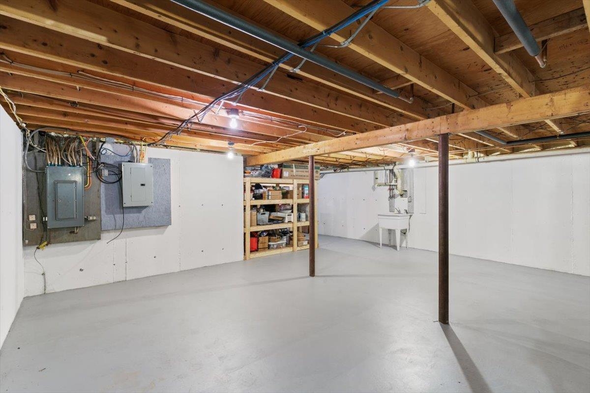 Fremont, New Hampshire 03044, United States, 3 Bedrooms Bedrooms, ,2 BathroomsBathrooms,Residential,Pending,8850