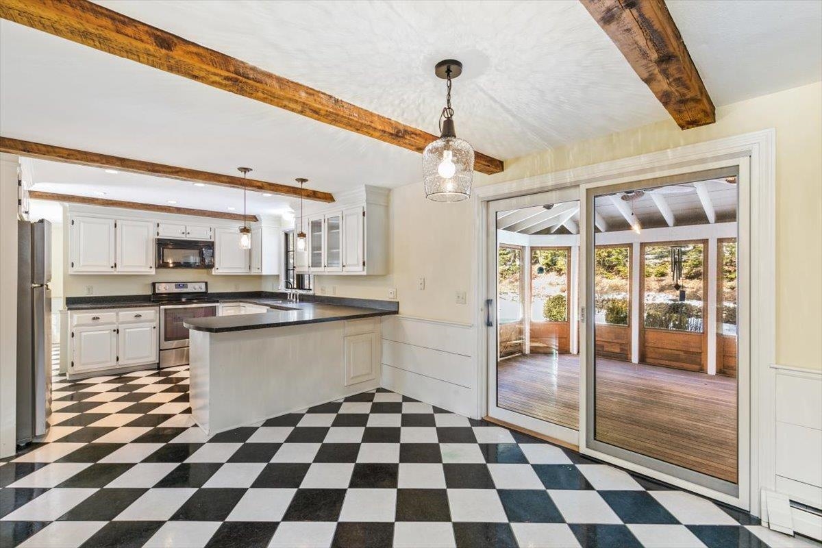 Fremont, New Hampshire 03044, United States, 3 Bedrooms Bedrooms, ,2 BathroomsBathrooms,Residential,Pending,8850