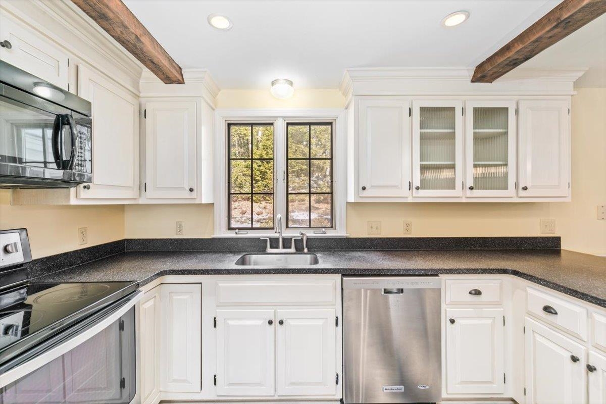 Fremont, New Hampshire 03044, United States, 3 Bedrooms Bedrooms, ,2 BathroomsBathrooms,Residential,Pending,8850